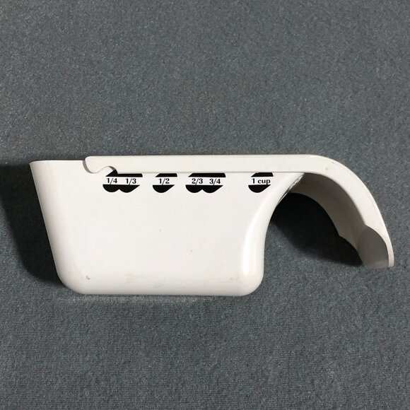 Pampered Chef Adjustable Sliding Measuring Cup  1/4 - 1 Cup, 50 - 250 ml - Picture 3 of 6